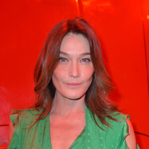 Carla Bruni-Sarkozy au front-row du défilé de mode prêt-à-porter "Off-White" automne-hiver 2020/2021 lors de la semaine de la mode à Paris, France, le 27 février 2020. © Veeren-Clovis/bestimage 