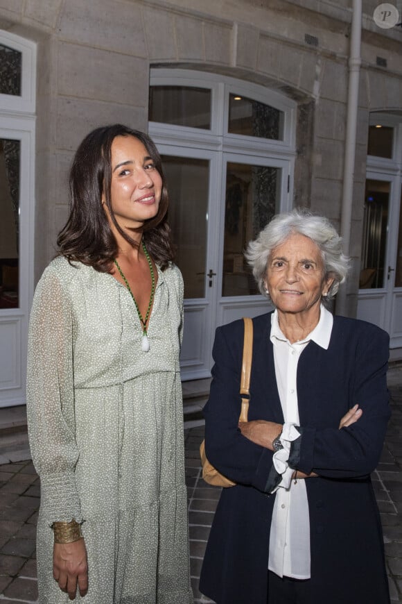 Exclusif - Farrah Bencheikh et Nicole Cane (sculpteur) - Exposition anniversaire de l'association Au Haras d'Andromède à l'hôtel Alfred Sommier. Paris. Le 21 septembre 2020. © Jack Tribeca / Bestimage