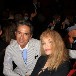 Vincent Darré, Arielle Dombasle - Soirée exceptionnelle en l'honneur de Pierre Cardin à l'occasion des 70 ans de sa maison de couture et projection du film documentaire "House of Cardin" suivi d'un cocktail au théâtre du Châtelet à Paris, le 21 septembre 2020. © Philippe Baldini/Bestimage