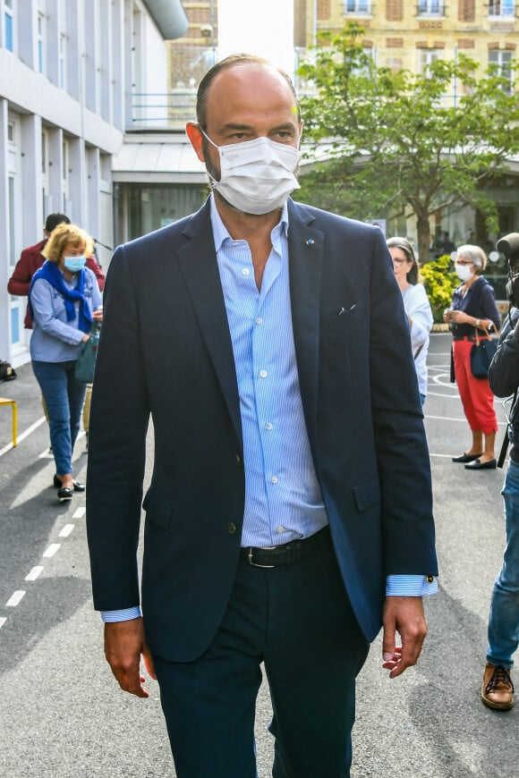 Le Premier ministre Edouard Philippe se rend dans un bureau de vote pour le deuxième tour des municipales 2020 au Havre le 28 juin 2020.