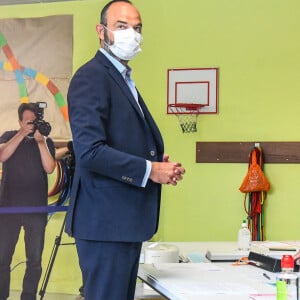 Le Premier ministre Edouard Philippe se rend dans un bureau de vote pour le deuxième tour des municipales 2020 au Havre le 28 juin 2020.