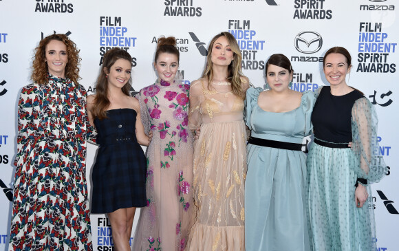 Jessica Elbaum, Billie Lourd, Kaitlyn Dever, Olivia Wilde, Beanie Feldstein et Katie Silberman au photocall de la soirée de la 35e édition des "Film Independant Spirit Awards" à Los Angeles le 8 février 2020.
