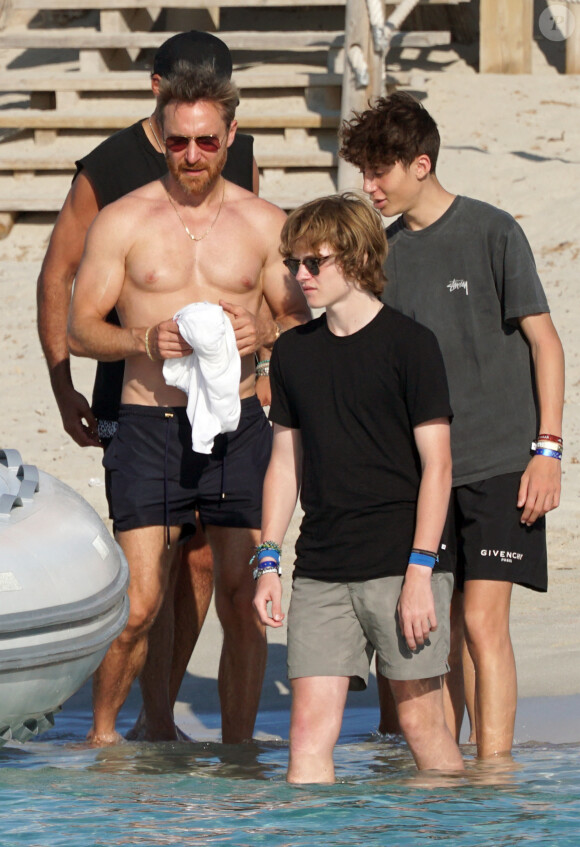 Exclusif - David Guetta et son fils Elvis passent leurs vacances avec des amis sur un yacht à Ibiza le 17 juillet 2019.