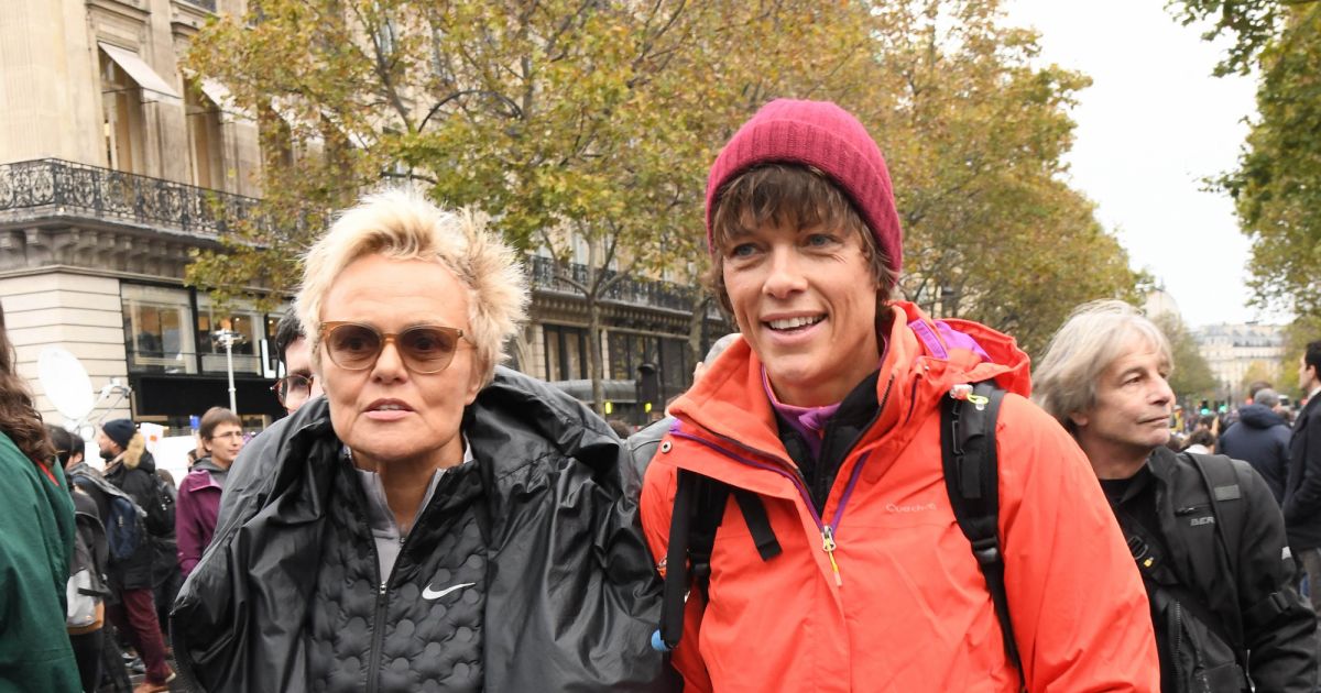 Muriel Robin Et Anne Le Nen Bisou Muriel Robin et sa compagne Anne Le Nen - De nombreuses artistes et