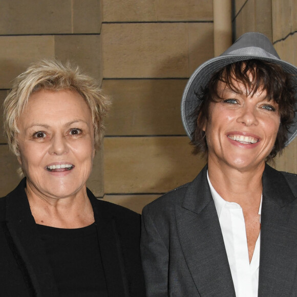 Muriel Robin et sa compagne Anne Le Nen - 1ère édition de la remise du prix "Line Renaud - Loulou Gasté", pour la recherche médicale, à la Maison de la Recherche à Paris. Le 25 octobre 2019 © Coadic Guirec / Bestimage