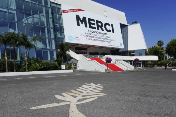 Le palais du festival a déployé le tapis rouge - Illustration ville de Cannes et Nice pendant l'épidémie de Coronavirus Covid-19 le 30 mai 2020 © Norbert Scanella / Panoramic / Bestimage 