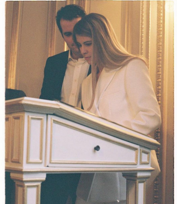 Le 1er septembre 2018, l'influenceuse, journaliste et égérie street style Monica Ainley disait oui à Marc de la Villardière.