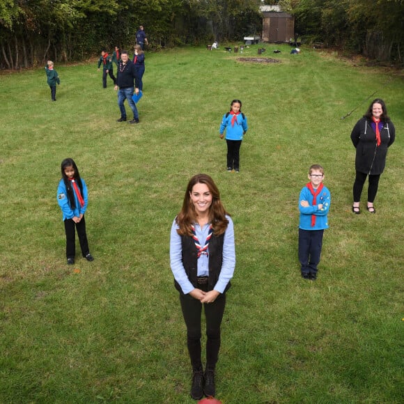 Kate Middleton, duchesse de Cambridge, et nouvelle co-présidente de l'Association Scoute, fait des activités de plein air avec un club de scouts "2th Northolt Scouts" à Londres, le 29 septembre 2020.