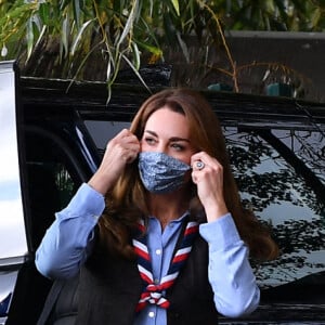 Kate Middleton, duchesse de Cambridge, et nouvelle co-présidente de l'Association Scoute, fait des activités de plein air avec un club de scouts "2th Northolt Scouts" à Londres, le 29 septembre 2020.