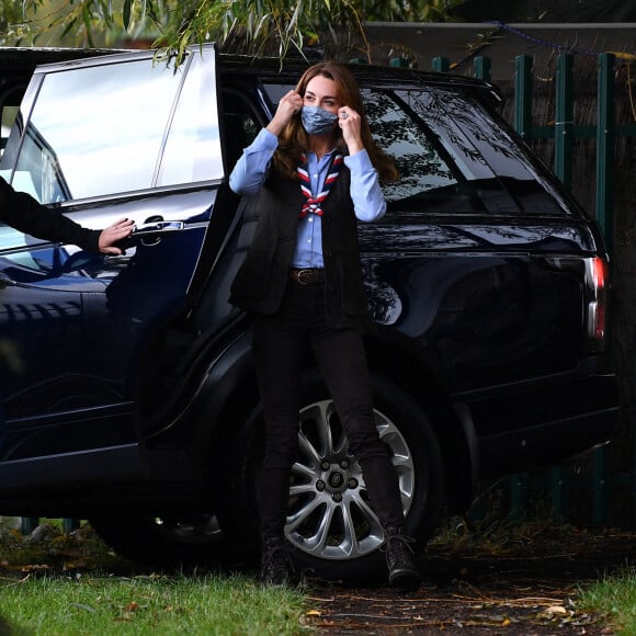 Kate Middleton, duchesse de Cambridge, et nouvelle co-présidente de l'Association Scoute, fait des activités de plein air avec un club de scouts "2th Northolt Scouts" à Londres, le 29 septembre 2020.