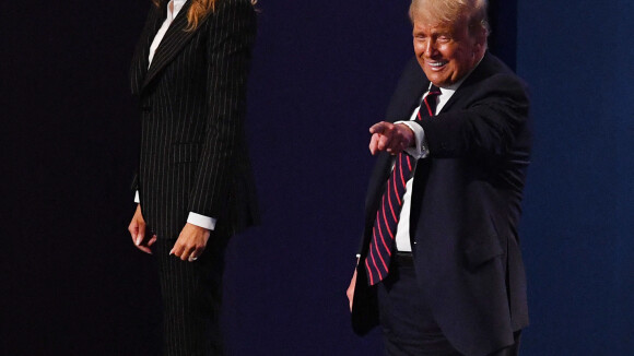 Melania Trump au débat présidentiel : en tailleur hors de prix, elle fait bonne figure