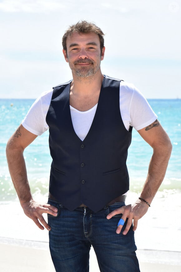 Patrick Puydebat - Rendez-vous avec les acteurs de la série "Les Mystères de l'Amour" sur la croisette dans le cadre du 2ème festival Canneseries à Cannes, le 7 avril 2019. © Bruno Bebert/Bestimage 