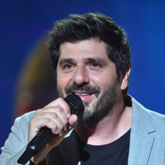 Exclusif - Patrick Fiori - Enregistrement de l'émission "300 Choeurs chantent Dassin" à Paris, qui sera diffusée le 16 octobre sur France 3. Le divertissement musical "300 Choeurs" fait sa rentrée avec une émission 100 % inédite consacrée à l'un des artistes les plus populaires dans les années 70, Joe Dassin. Toute la soirée, plusieurs générations d'artistes s'associeront aux plus beaux choeurs français pour reprendre à leurs côtés les plus grandes chansons de du chanteur dans des versions créées spécialement pour l'émission. Le 15 septembre 2020 © Tiziano Da Silva / Bestimage 