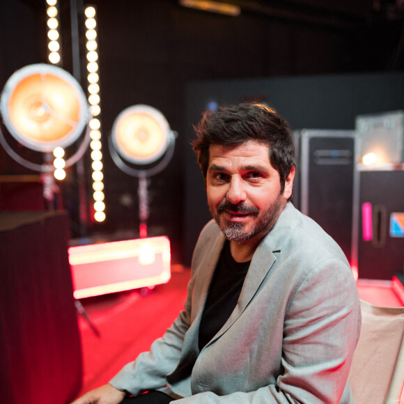 Exclusif - Patrick Fiori - Backstage de l'enregistrement de l'émission "300 Choeurs chantent Dassin" à Paris, qui sera diffusée le 16 octobre sur France 3. Le divertissement musical "300 Choeurs" fait sa rentrée avec une émission 100 % inédite consacrée à l'un des artistes les plus populaires dans les années 70, Joe Dassin. Toute la soirée, plusieurs générations d'artistes s'associeront aux plus beaux choeurs français pour reprendre à leurs côtés les plus grandes chansons de du chanteur dans des versions créées spécialement pour l'émission. Le 15 septembre 2020 © Tiziano Da Silva / Bestimage 