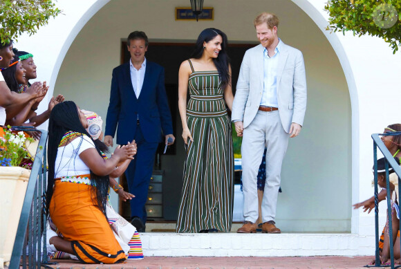 Le prince Harry, duc de Sussex, et Meghan Markle, duchesse de Sussex, lors d'une réception dans les jardins de la résidence du haut-commissaire britannique au Cap, Afrique du Sud.