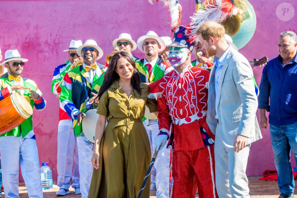 Le prince Harry, duc de Sussex, et Meghan Markle, duchesse de Sussex, lors des célébrations de la fête du patrimoine dans le quartier de Bo Kaap dit "Cape Malay" au Cap, Afrique du Sud, le 24 septembre 2019.