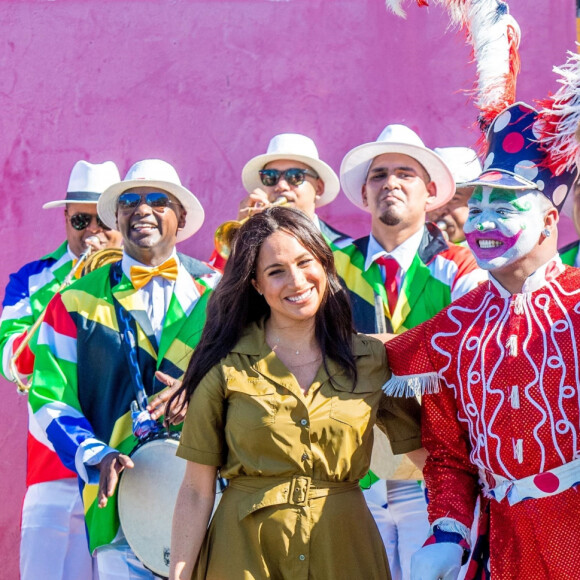 Le prince Harry, duc de Sussex, et Meghan Markle, duchesse de Sussex, lors des célébrations de la fête du patrimoine dans le quartier de Bo Kaap dit "Cape Malay" au Cap, Afrique du Sud, le 24 septembre 2019.