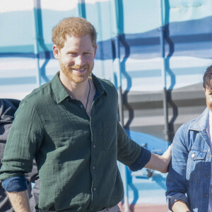 Le prince Harry, duc de Sussex, et Meghan Markle, duchesse de Sussex rencontrent les membres de "Waves for Change" au Cap lors de leur 2ème journée en Afrique du Sud. Le 24 septembre 2019