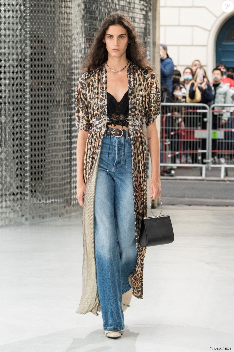 Défilé Paco Rabanne collection Printemps-Eté 2021 lors de la fashion week de Paris, le 4 octobre 2020.