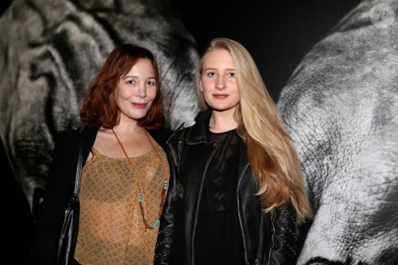 Elise et sa mère Louise Depardieu - Inauguration de l'exposition photographique de Nikos Aliagas intitulée "Corps et âmes" à la Conciergerie à Paris © Dominique Jacovides / Bestimage