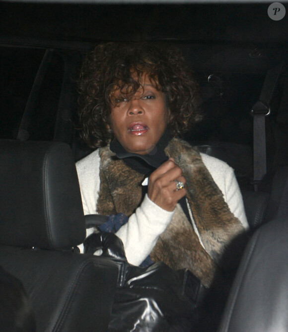 <p>Whitney Houston sort de chez le docteur à Los Angeles. Le 2 février 2012.</p>