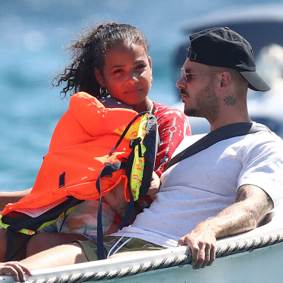 Matt Pokora et sa compagne Christina Milian et leur fils Isaiah sont allés déjeuner avec des amis au restaurant de plage Le Layet au Lavandou le 20 juillet 2020.