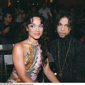 La danseuse Mayte et Prince au défilé Versace, collection haute-couture automne-hiver 1999/2000.