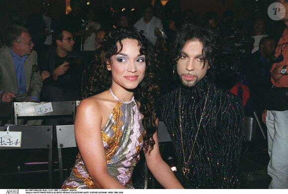 La danseuse Mayte et Prince au défilé Versace, collection haute-couture automne-hiver 1999/2000.