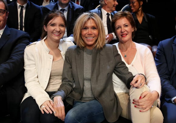 Brigitte Macron, Aurore Bergé et Frédérique Dumas sur le plateau du ''Grand Débat'' des 11 candidats à l'élection présidentielle organisé par les chaînes de télévision BFM TV et CNews, à La Plaine-Saint-Denis, banlieue parisienne, France, le 4 avril 2017. © Dominique Jacovides/Bestimage 