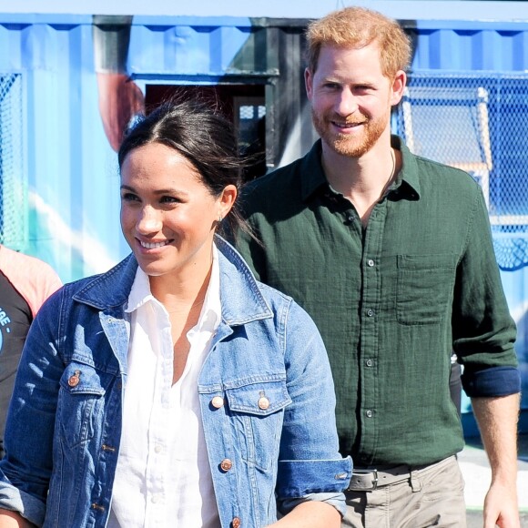 Le prince Harry, duc de Sussex, et Meghan Markle, duchesse de Sussex rencontrent les membres de "Waves for Change" au Cap lors de leur 2ème journée en Afrique du Sud.