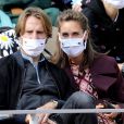 Mathieu Vergne et sa femme Ophélie Meunier dans les tribunes lors des internationaux de tennis Roland Garros à Paris © Dominique Jacovides / Bestimage