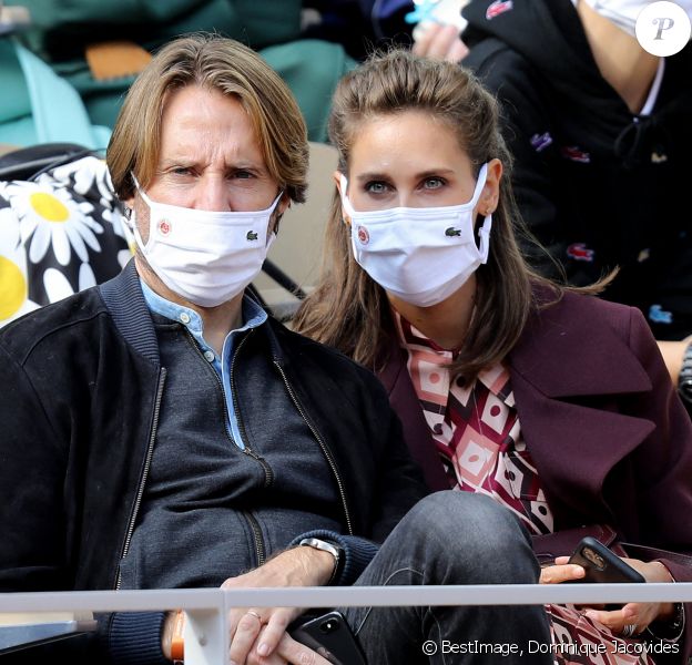 Mathieu Vergne et sa femme Ophélie Meunier dans les tribunes lors des internationaux de tennis Roland Garros à Paris © Dominique Jacovides / Bestimage