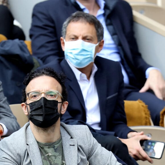 Audrey Azoulay, directrice générale de l'Unesco, arrière plan, Jean-Charles Tréhan, Directeur des relations extérieures du groupe LVMH, Marc-Olivier Fogiel dans les tribunes lors des internationaux de tennis Roland Garros à Paris le 9 octobre 2020. © Dominique Jacovides / Bestimage