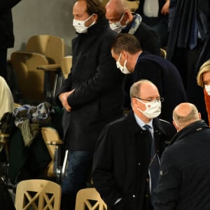 Le prince Albert de Monaco et Valérie Pécresse assistent à la finale simple homme des internationaux de tennis de Roland Garros, opposant Rafael Nadal à Novak Djokovic. Paris, le 11 octobre 2020. © Chryslène Caillaud / Panoramic / Bestimage