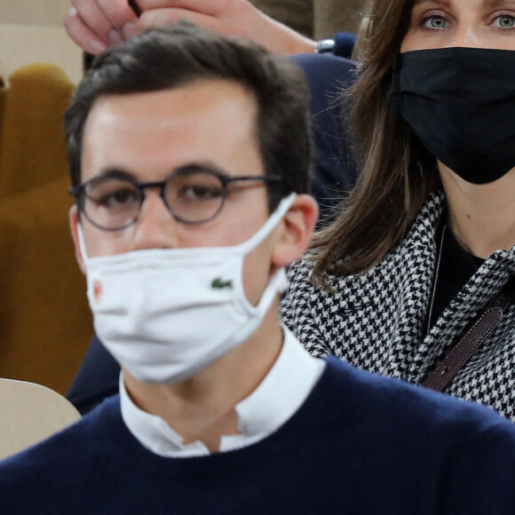 Ophélie Meunier et son mari Mathieu Vergne assistent à la finale simple homme des internationaux de tennis de Roland Garros, opposant Rafael Nadal à Novak Djokovic. Paris, le 11 octobre 2020. © Dominique Jacovides / Bestimage