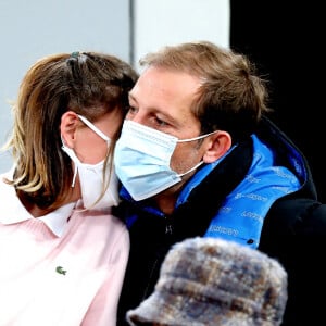 Nicolas Duvauchelle et sa compagne Anne-Charlotte Rio assistent à la finale simple homme des internationaux de tennis de Roland Garros, opposant Rafael Nadal à Novak Djokovic. Paris, le 11 octobre 2020. © Dominique Jacovides / Bestimage