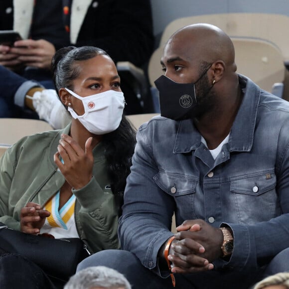 Teddy Riner et sa compagne Luthna Plocus assistent à la finale simple homme de Roland Garros, opposant Rafael Nadal à Novak Djokovic. © Dominique Jacovides / Bestimage