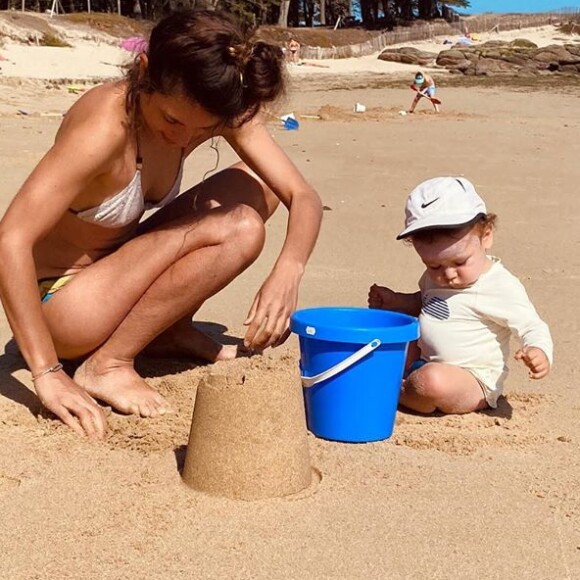 Gabriele, la fille de Catherine Laborde, et son fils Saul à la plage, le 8 août 2020