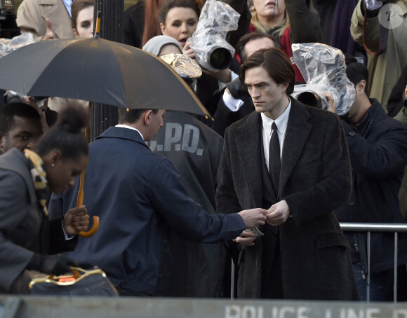 Robert Pattinson, dans le rôle de Bruce Wayne, sur le tournage du film "The Batman" à Liverpool. Le 13 octobre 2020