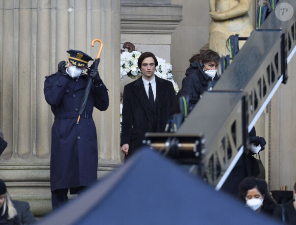 Robert Pattinson, dans le rôle de Bruce Wayne, sur le tournage du film "The Batman" à Liverpool. Le 13 octobre 2020