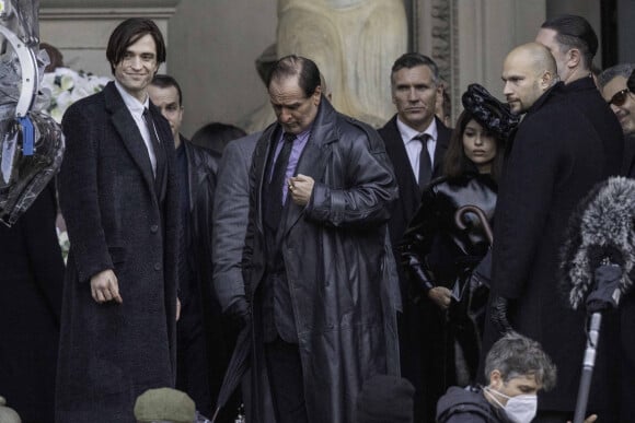 Robert Pattinson, Zoë Kravitz et Colin Farrell (méconnaissable dans le rôle d'Oswald Cobblepot, alias le Pingouin) sur le tournage du film "The Batman" à Liverpool, octobre 2020.