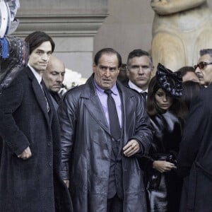 Robert Pattinson, Zoë Kravitz et Colin Farrell (méconnaissable dans le rôle d'Oswald Cobblepot, alias le Pingouin) sur le tournage du film "The Batman" à Liverpool le 13 octobre 2020.