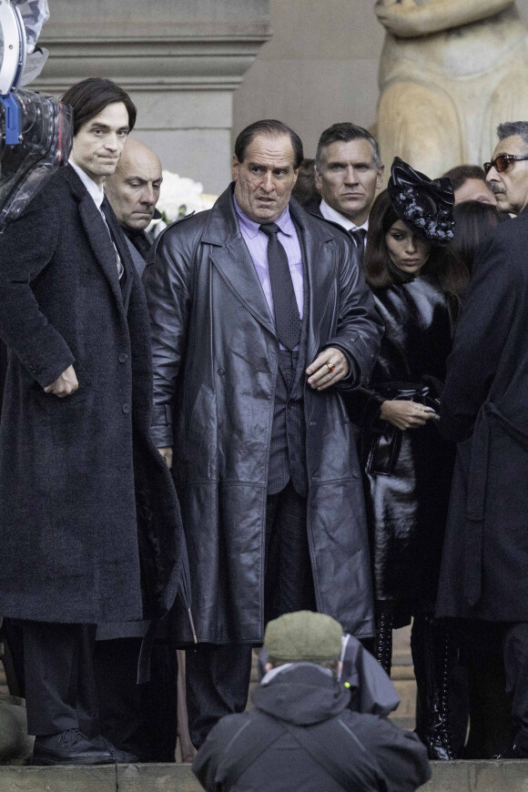 Robert Pattinson, Zoë Kravitz et Colin Farrell (méconnaissable dans le rôle d'Oswald Cobblepot, alias le Pingouin) sur le tournage du film "The Batman" à Liverpool le 13 octobre 2020.