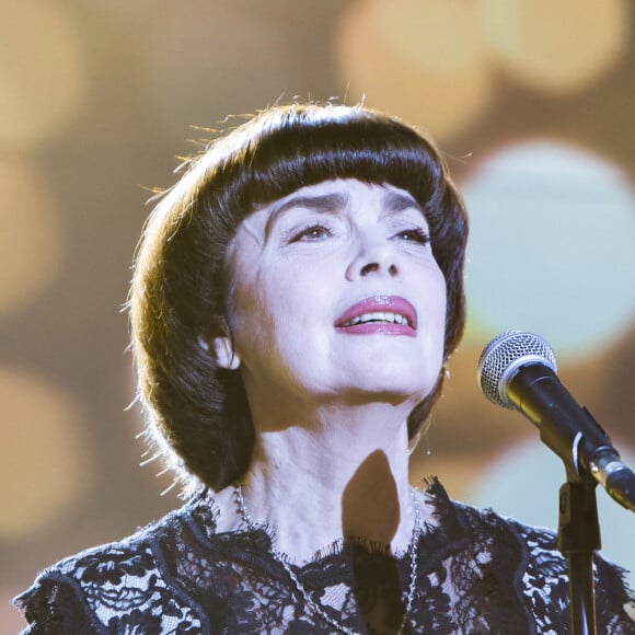 Exclusif - Archives - Mireille Mathieu sur le plateau de l'émission "Touche Pas à Mon Poste" (TPMP) à Boulogne Billancourt. Le 19 novembre 2018. © Jack Tribeca / Bestimage.