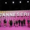 Les membres du jury posent avec le jury des lyceens - Pink Carpet dans le cadre de Canneseries saison 3 au Palais des Festivals à Cannes, le 13 octobre 2020. © Norbert Scanella/Panoramic/Bestimage