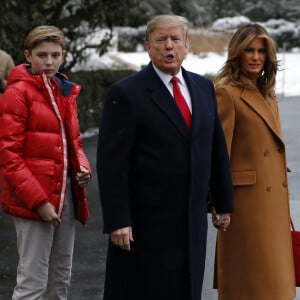 Le président Donald Trump avec sa femme Melania et leur fils Barron quittent la Maison Blanche pour se rendre en Floride