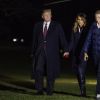 Donald Trump avec sa femme Melania et leur fils Barron arrivent à la Maison Blanche après avoir passé le week-end à Palm Beach le 25 novembre 2018 