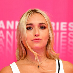 Chloé Jouannet lors du photocall de la 3ème soirée du Canneseries saison 3 au Palais des Festivals à Cannes, le 11 octobre 2020. Canneseries se déroule du 9 au 14 octobre 2020 avec des mesures sanitaires importantes dues au COVID-19. © Bruno Bebert/Bestimage