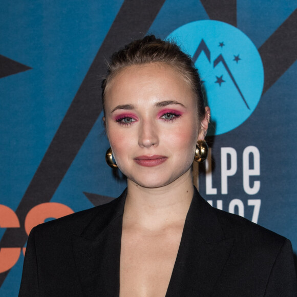 Chloe Jouannet au photocall du jury lors du 23ème festival international du film de comédie de l'Alpe d'Huez, le 18 janvier 2020. © Cyril Moreau/Bestimage