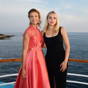 Alexandra Lamy et sa fille Chloé Jouannet - 6ème gala annuel de l'unité d'Antibes Juan les Pins, Vallauris, Golfe Juan, de la Croix Rouge française dans le cadre du prestigieux hôtel Eden Roc au Cap d'Antibes, le 2 juin 2018. © Bruno Bebert/Bestimage